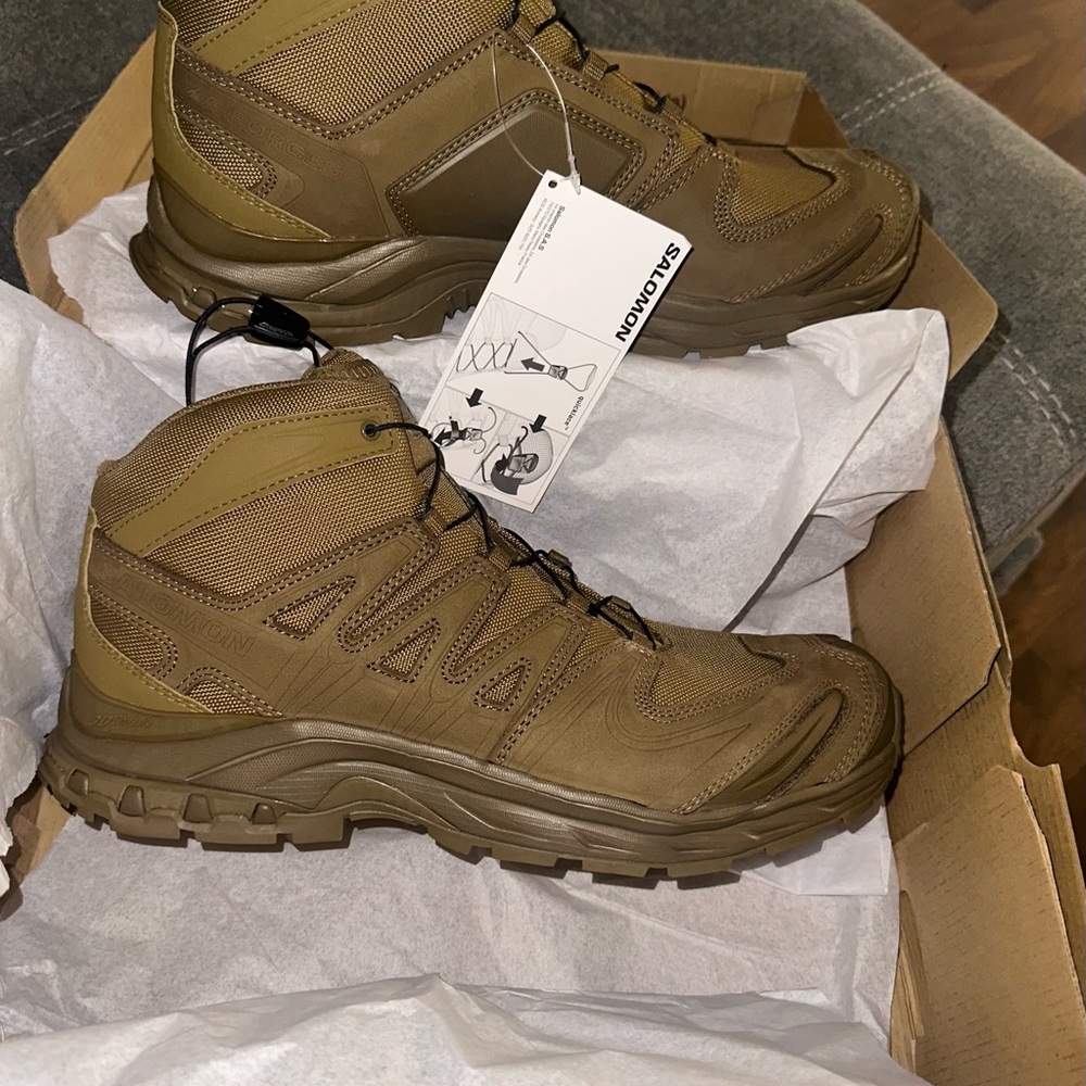 Salomon Men's Tan Hiking Boots